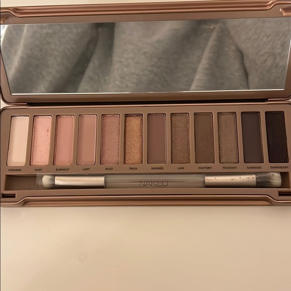 Naked 3 Palette Urban Decay (Never been used!) - Picture 4 of 4